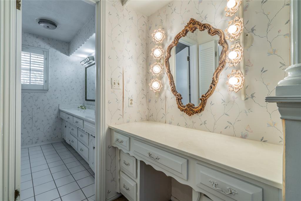 Powder/Vanity