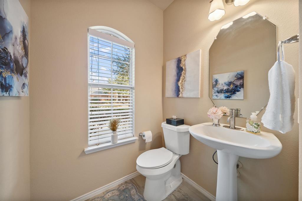 904 Amherst Drive, DeSoto, TX 75115