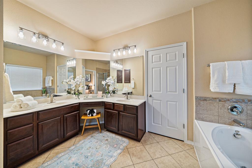 904 Amherst Drive, DeSoto, TX 75115