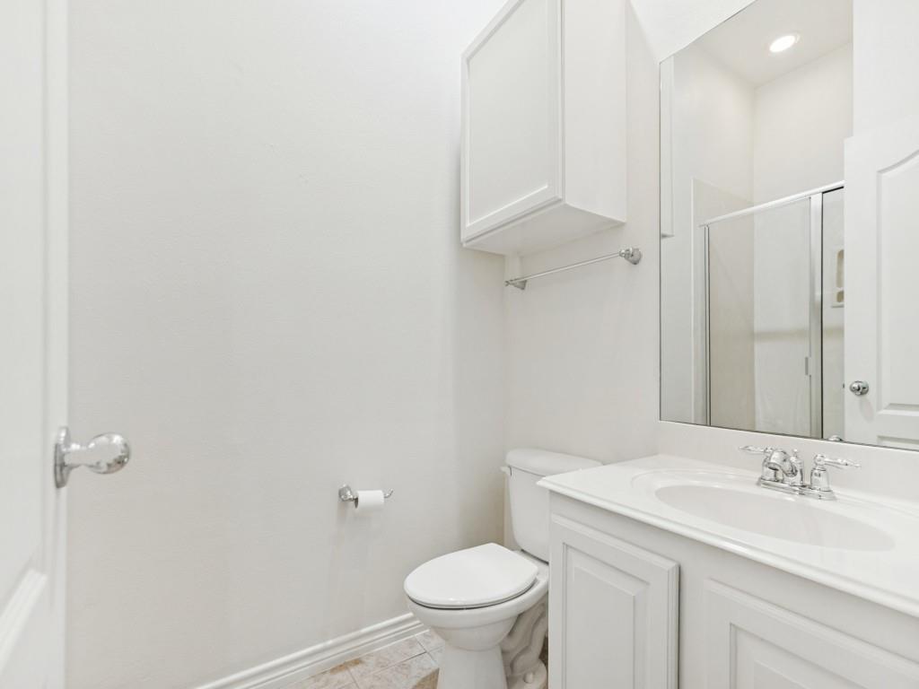 Downstairs En Suite Bath
