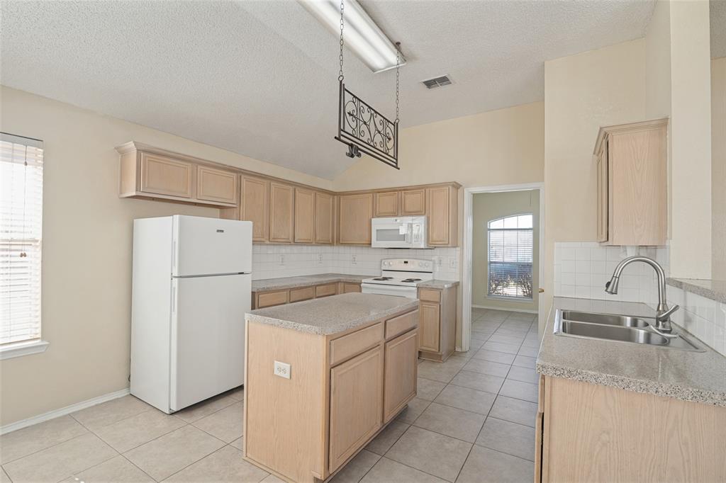 2520 Walnut Creek Drive, Mesquite, TX 75181