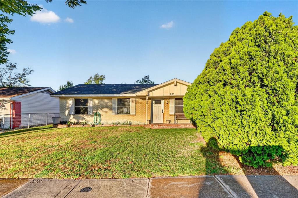 707 Edgeglen Drive, Dallas, TX 75217