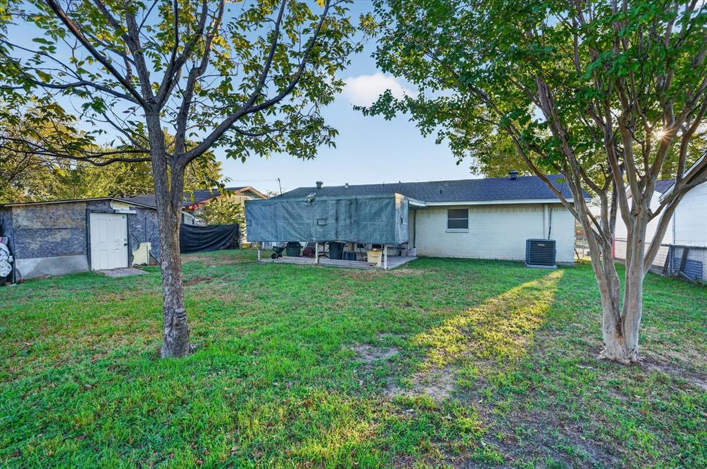707 Edgeglen Drive, Dallas, TX 75217