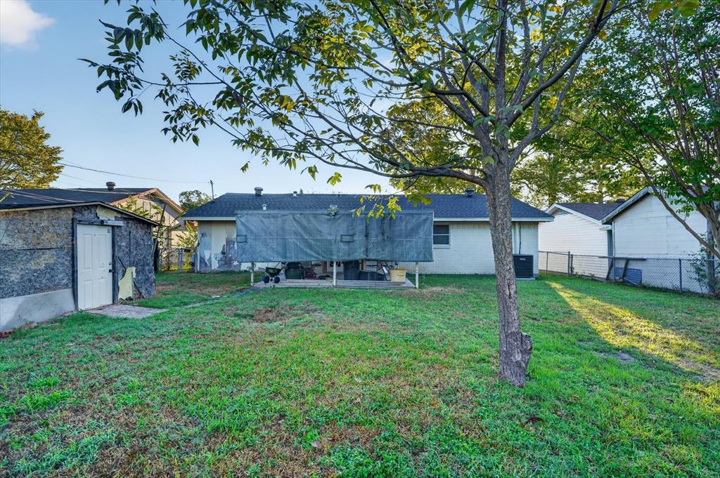 707 Edgeglen Drive, Dallas, TX 75217