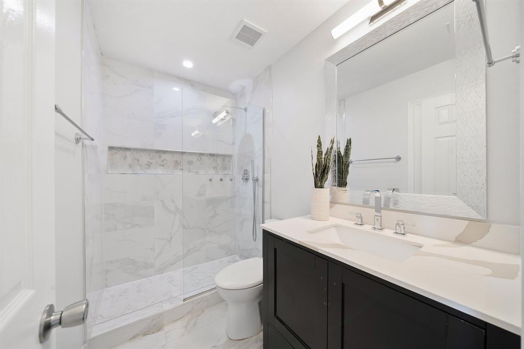 Stunning updated hall bath