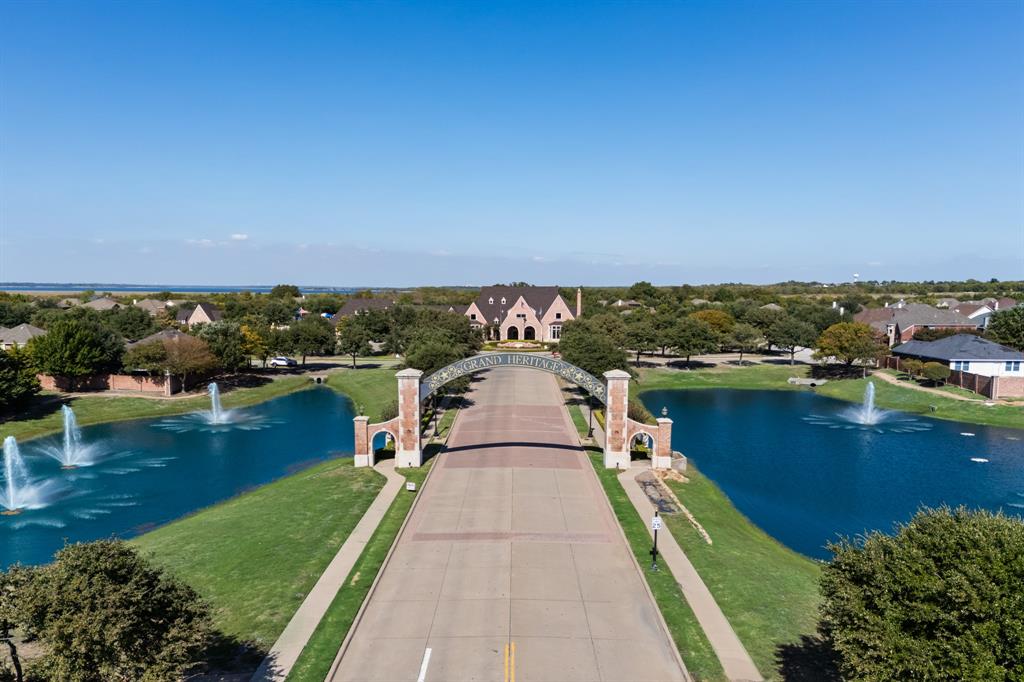 836 Bowie Drive, Lavon, TX 75166
