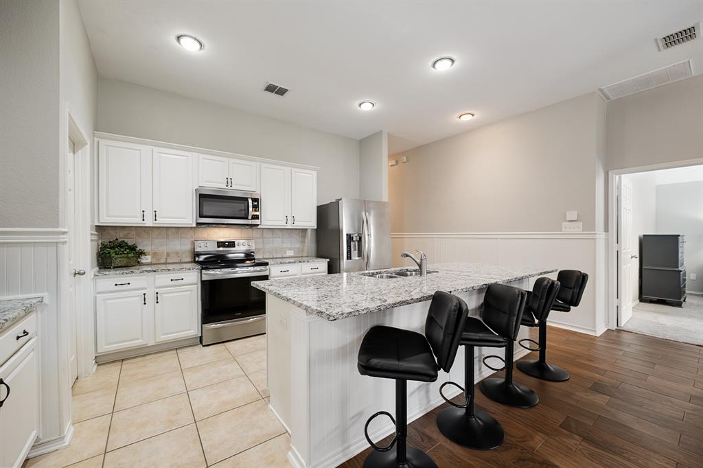 836 Bowie Drive, Lavon, TX 75166