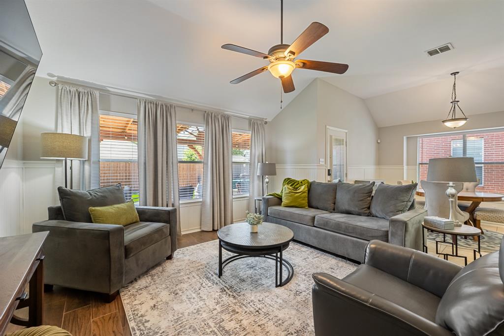 836 Bowie Drive, Lavon, TX 75166
