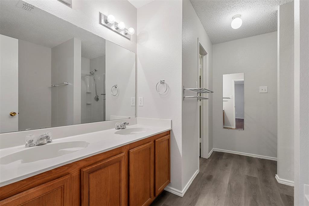 2119 Oryx Lane, Grand Prairie, TX 75052