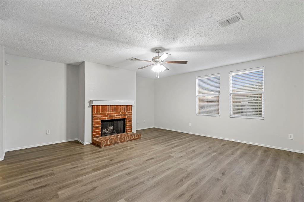 2119 Oryx Lane, Grand Prairie, TX 75052