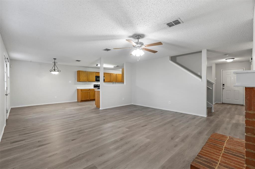 2119 Oryx Lane, Grand Prairie, TX 75052