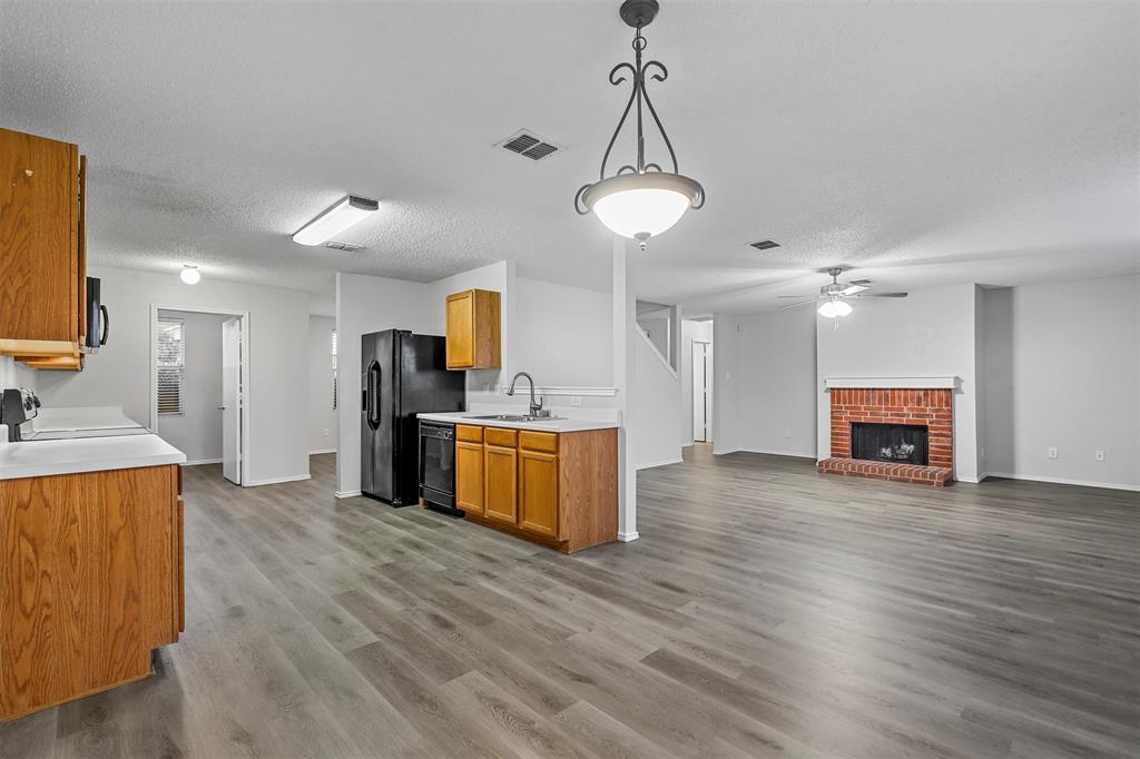 2119 Oryx Lane, Grand Prairie, TX 75052