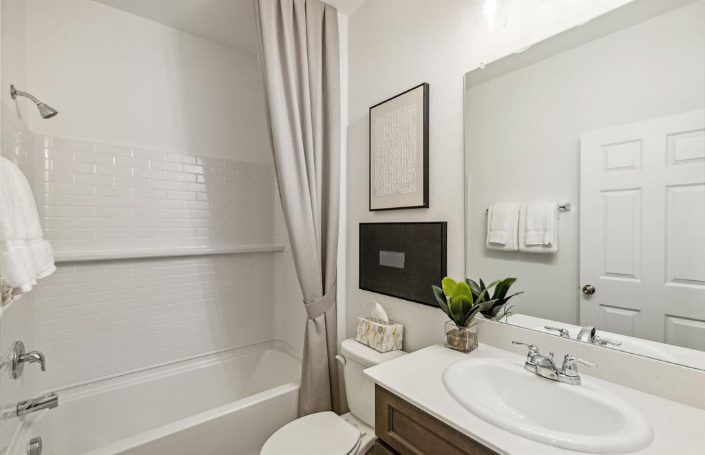 *Model Representation - Spacious secondary bathroom