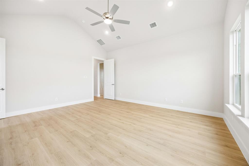Vaulted ceilings, wood-finish flooring, recessed lighting, and a neutral color palette