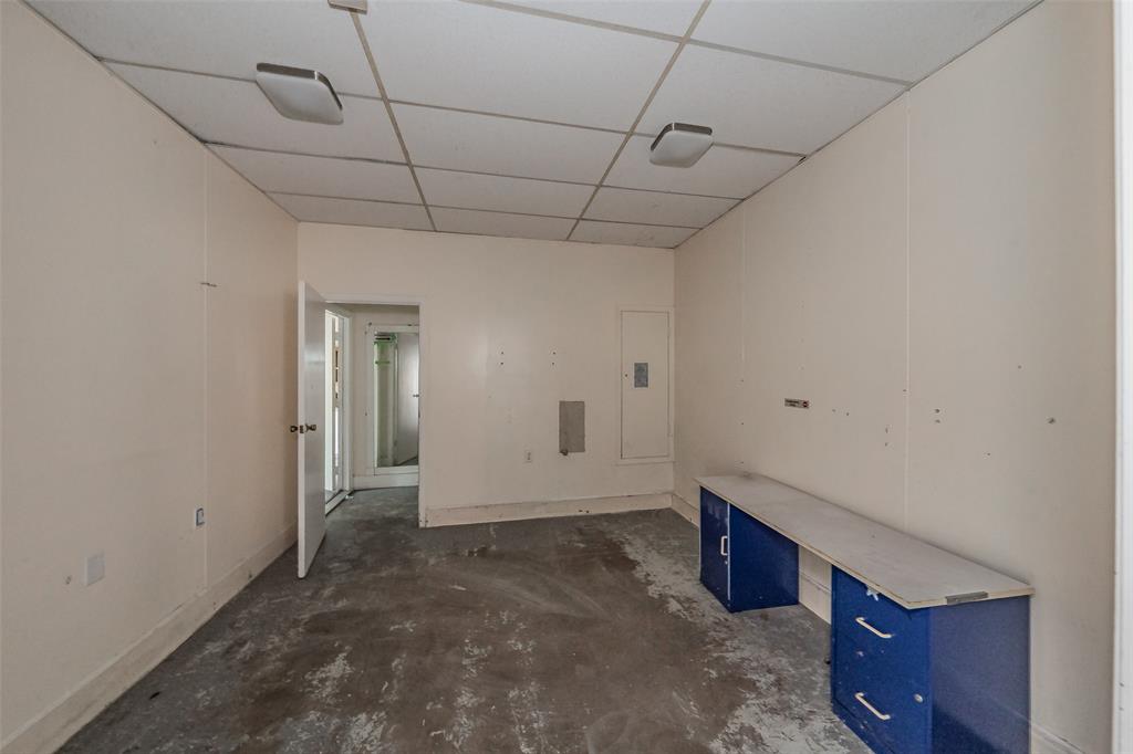 4831 W Davis Street, Dallas, TX 75211
