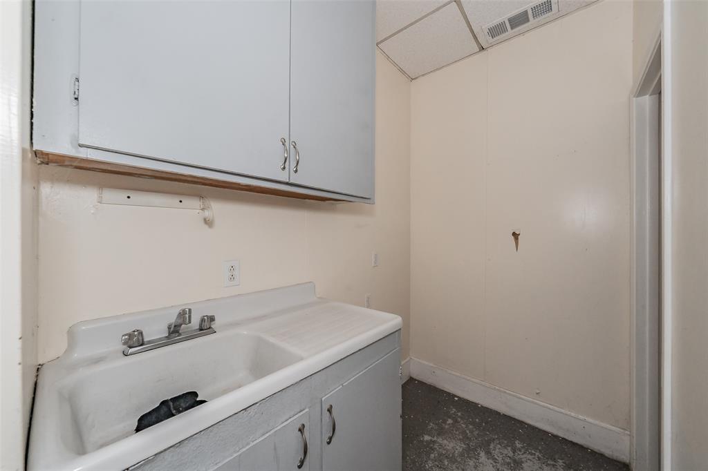 4831 W Davis Street, Dallas, TX 75211