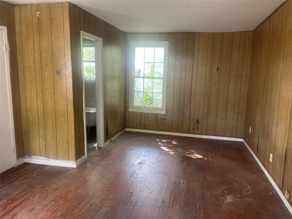 With bath and kitchenette area