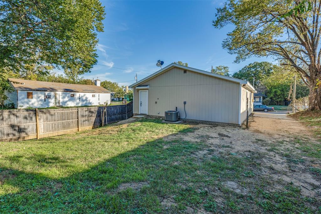 Spacious backyard with driveway
