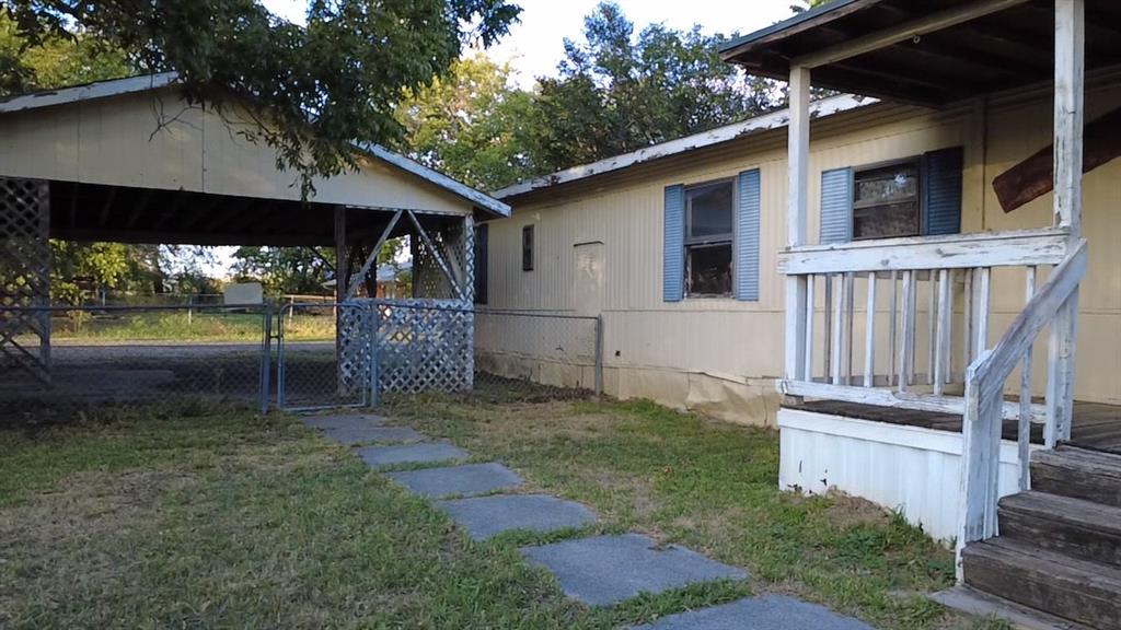 407 W Witt Street, Wolfe City, TX 75496