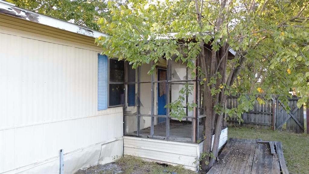 407 W Witt Street, Wolfe City, TX 75496