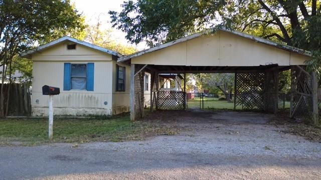 407 W Witt Street, Wolfe City, TX 75496