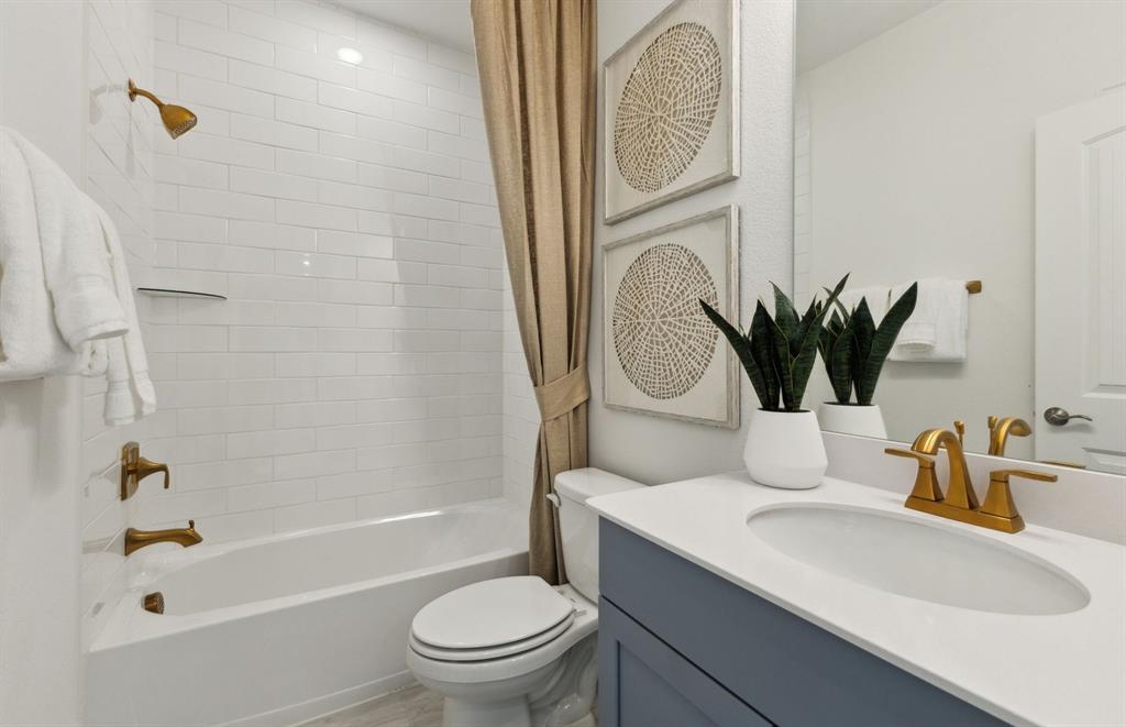 *Model Representation - Spacious secondary bathroom