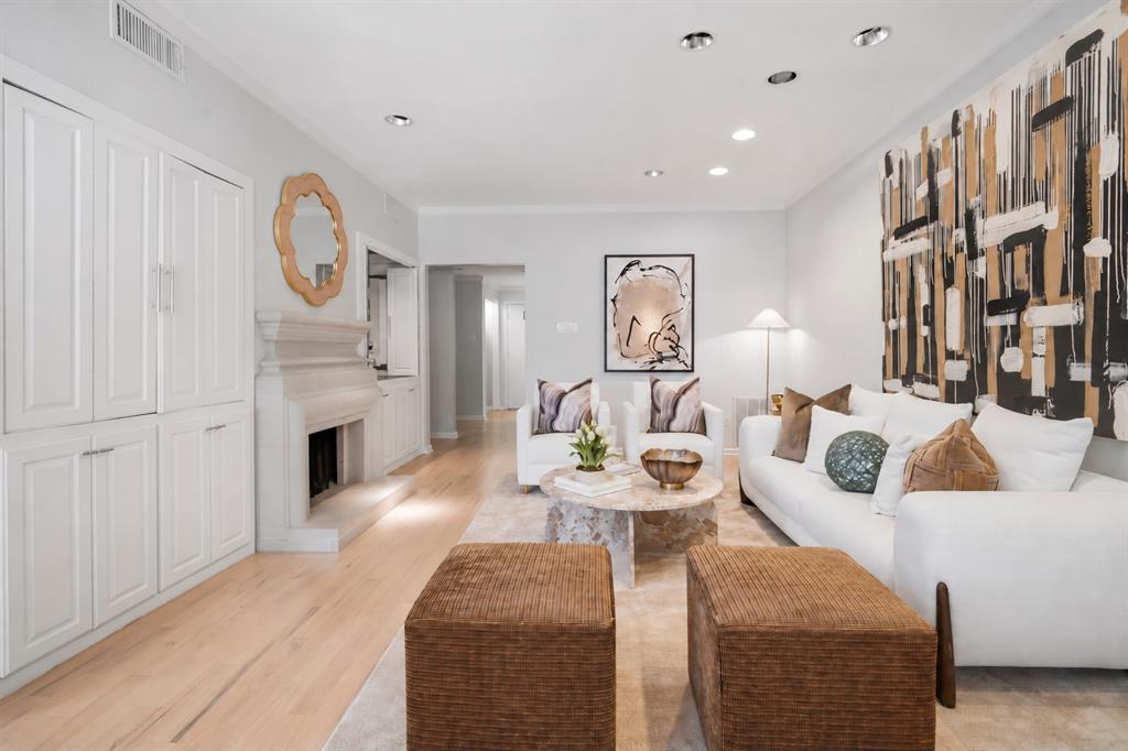 6840 E Northwest Highway, Dallas, TX 75231