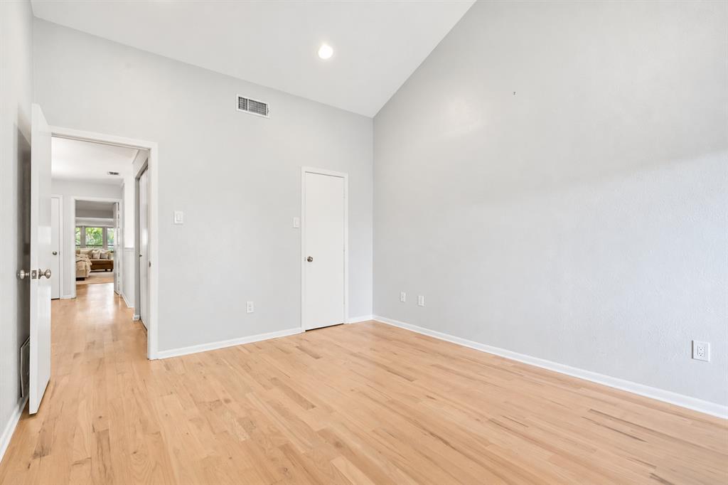 6840 E Northwest Highway, Dallas, TX 75231
