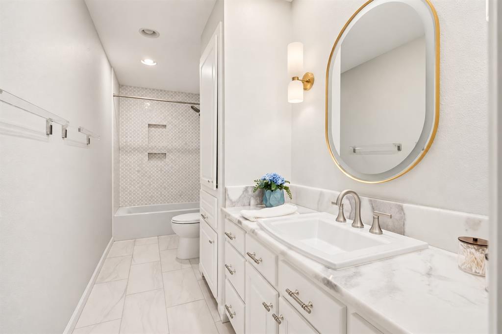 6840 E Northwest Highway, Dallas, TX 75231