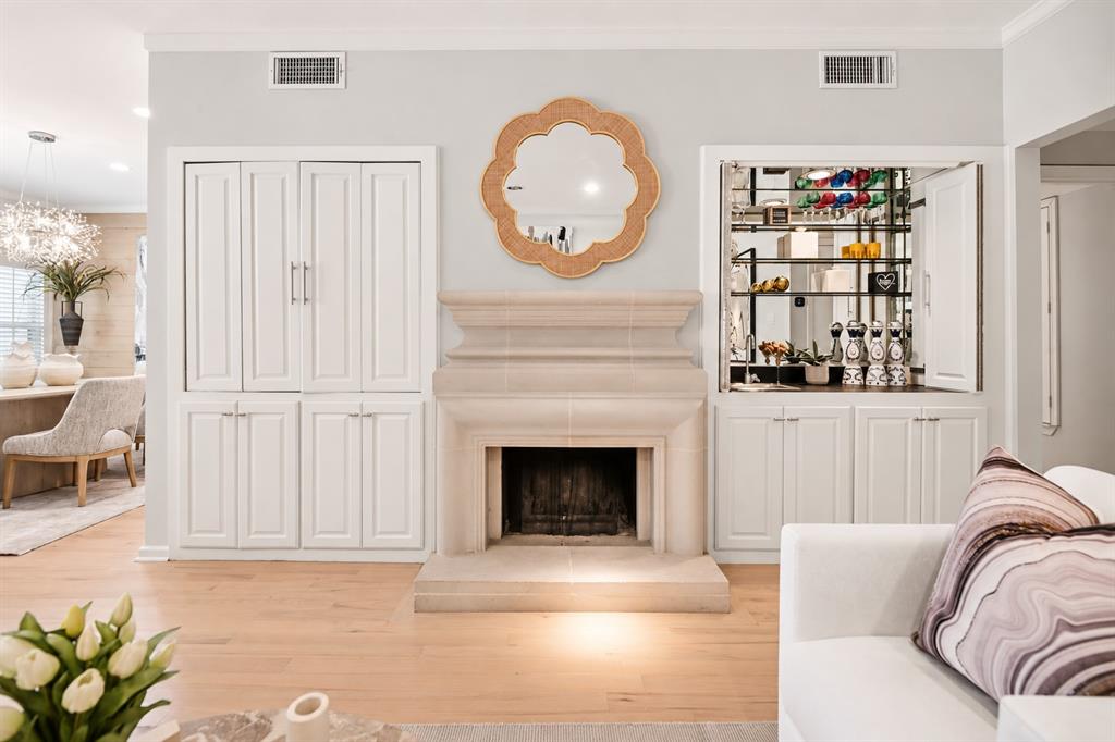 6840 E Northwest Highway, Dallas, TX 75231