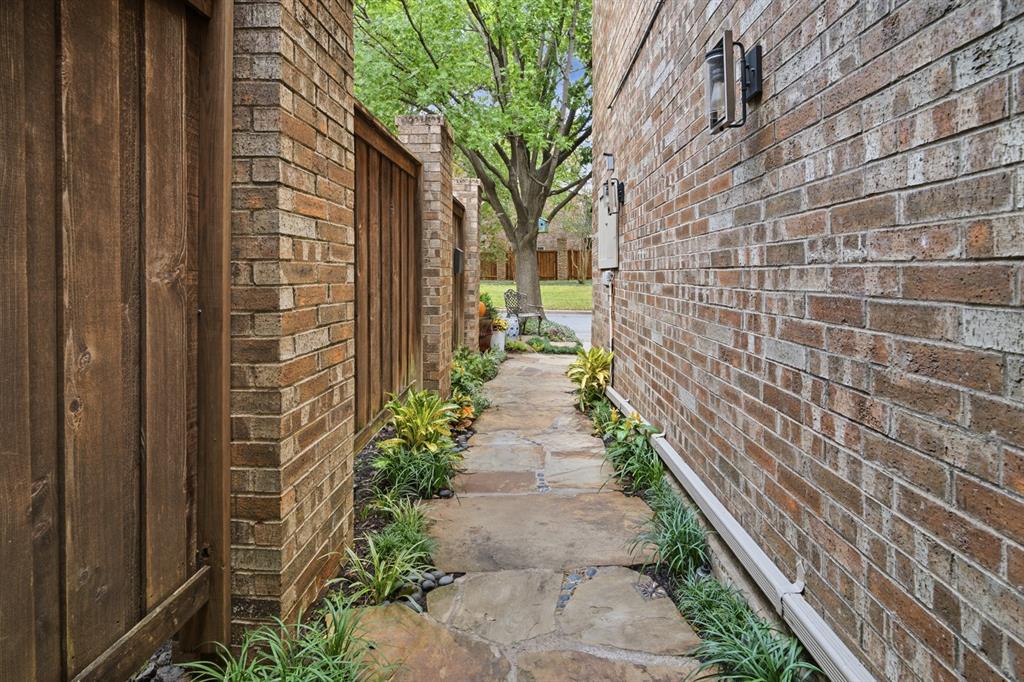 6840 E Northwest Highway, Dallas, TX 75231