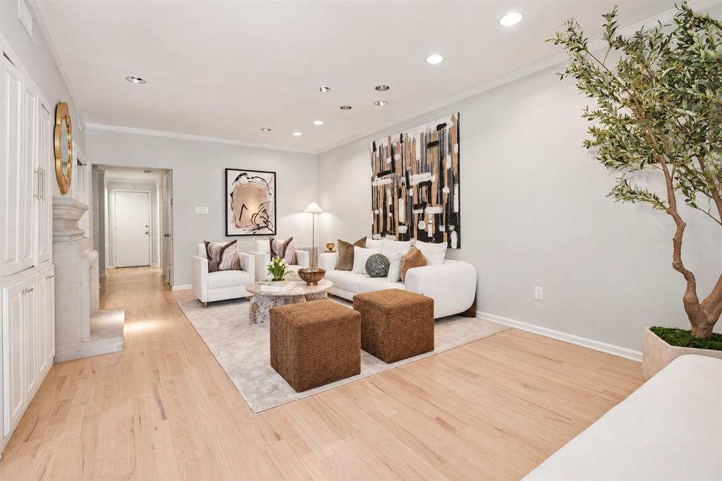 6840 E Northwest Highway, Dallas, TX 75231