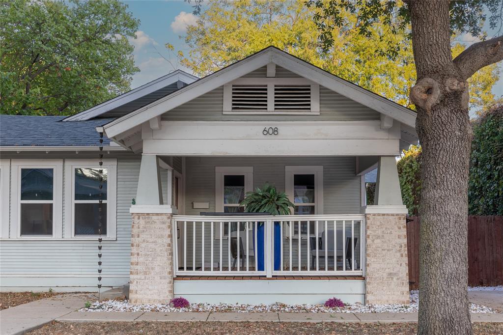 Classic front elevation with front wrap around porch Classic front elevation with front wrap around porch