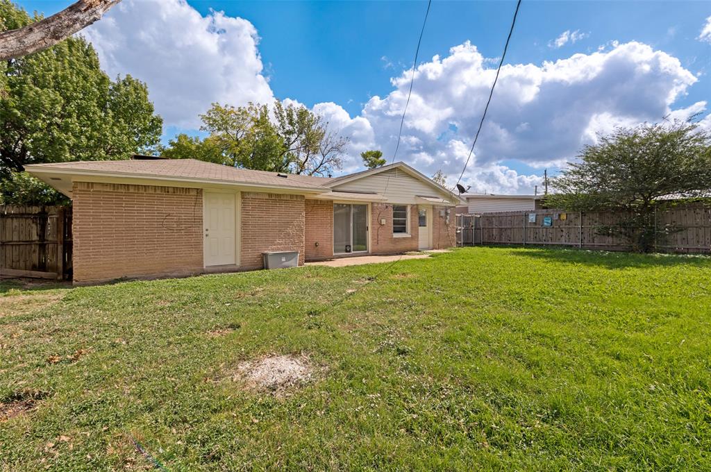1734 Glen Key Street, Grand Prairie, TX 75051
