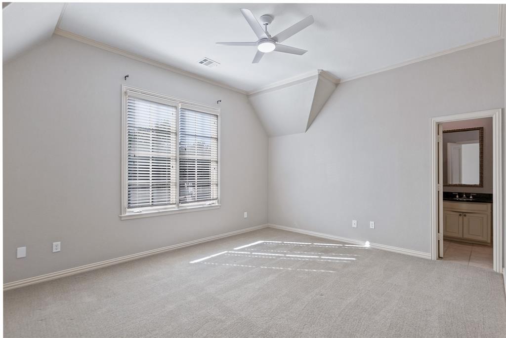 Another spacious Bedroom