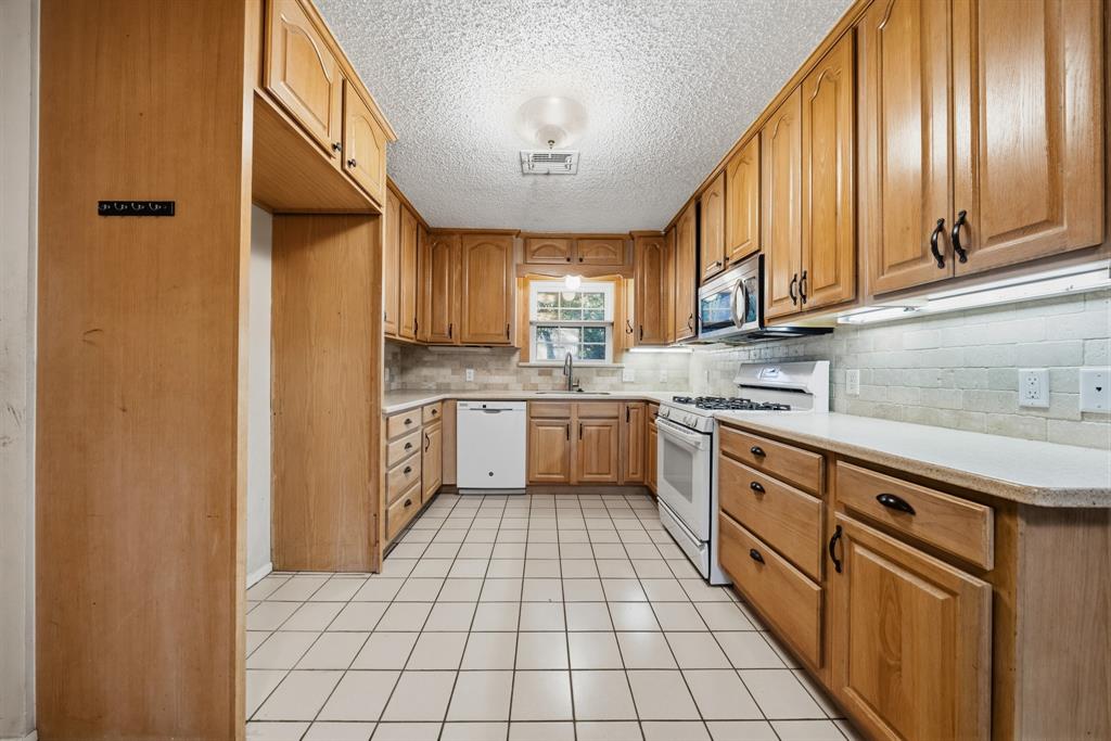 266 Rockford Road, Woodway, TX 76712