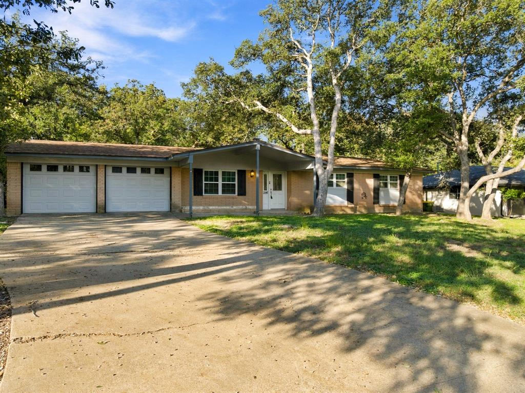 266 Rockford Road, Woodway, TX 76712