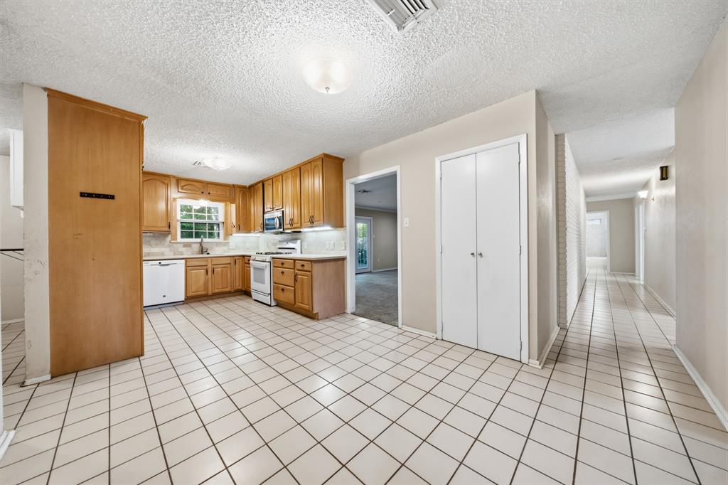 266 Rockford Road, Woodway, TX 76712