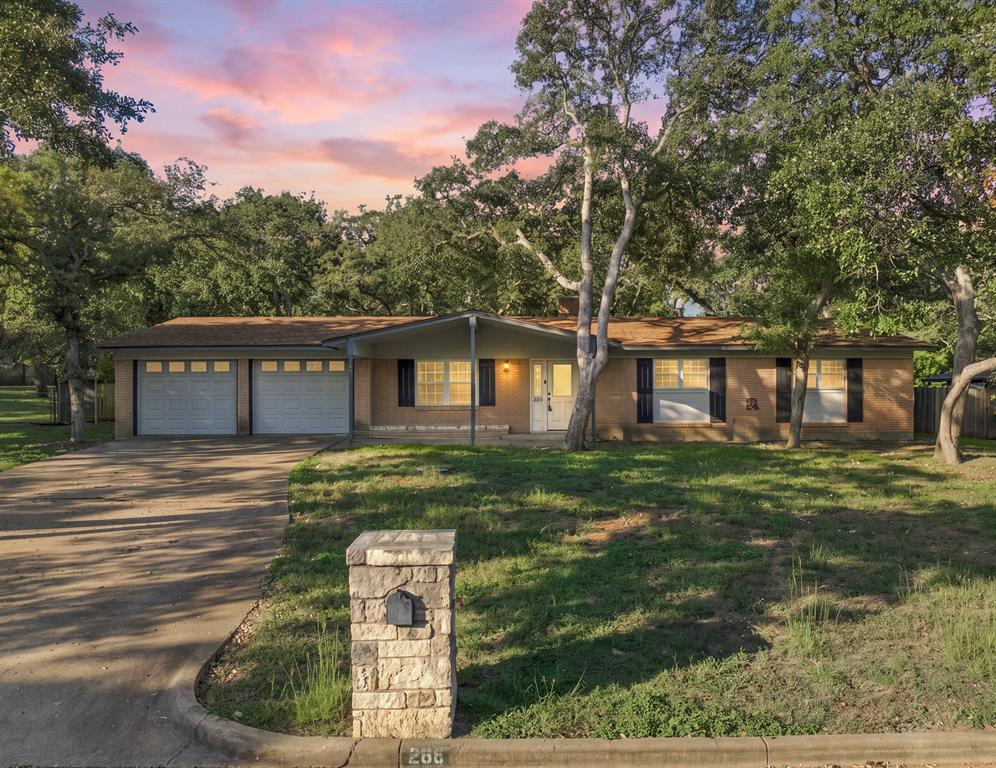 266 Rockford Road, Woodway, TX 76712