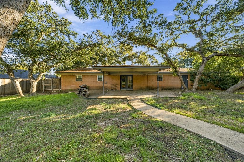 266 Rockford Road, Woodway, TX 76712
