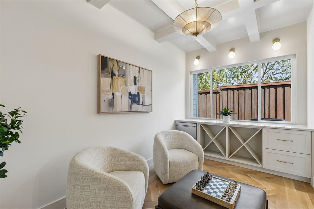 8723 Forest Hills Boulevard, Dallas, TX 75218