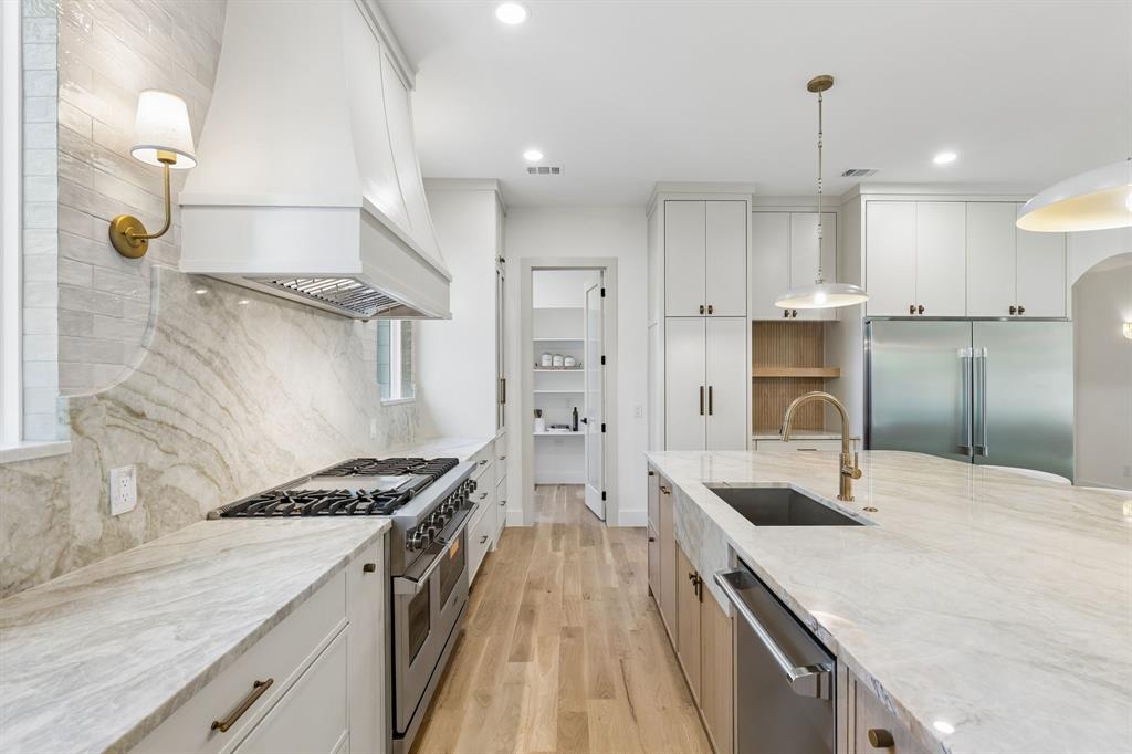 8723 Forest Hills Boulevard, Dallas, TX 75218