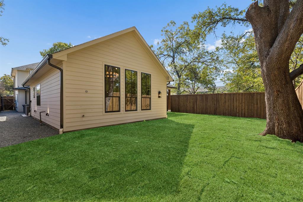 8723 Forest Hills Boulevard, Dallas, TX 75218