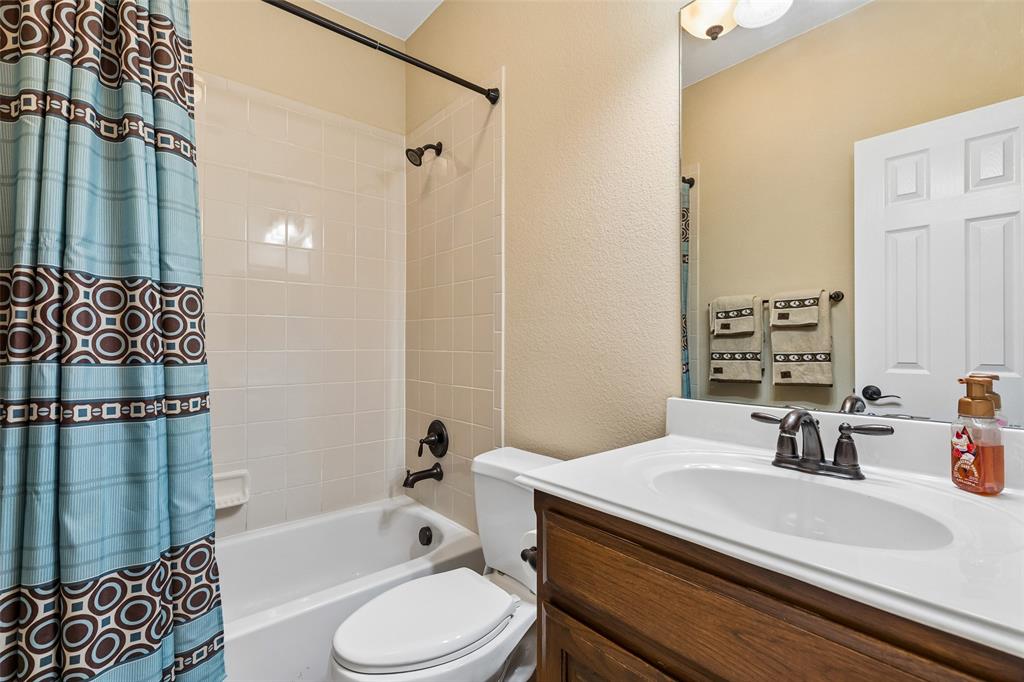 Guest bathroom upstairs