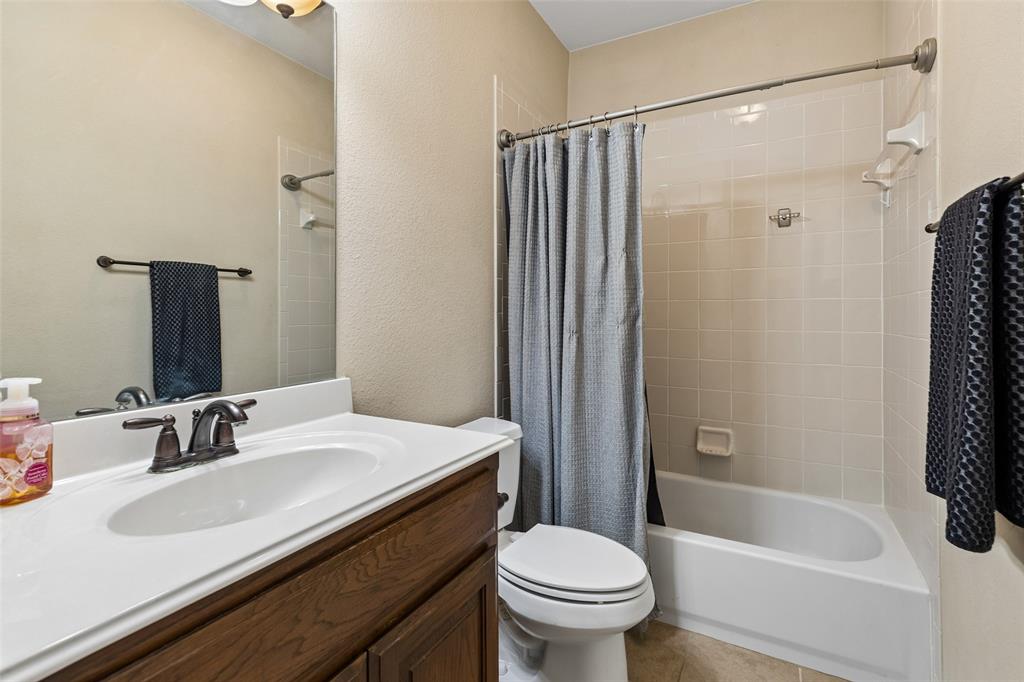 Guest Bath upstairs
