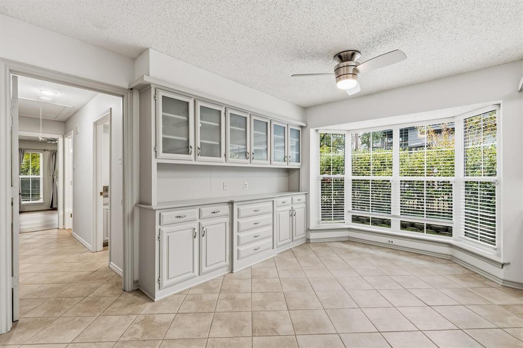 Large breakfast nook