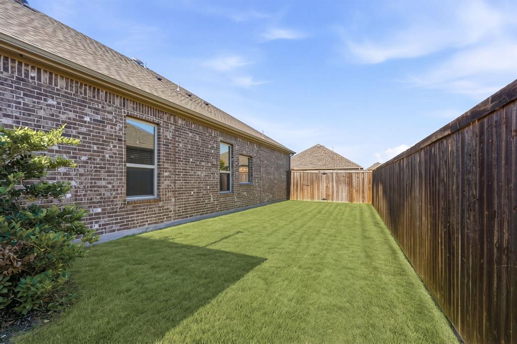 fenced side yard