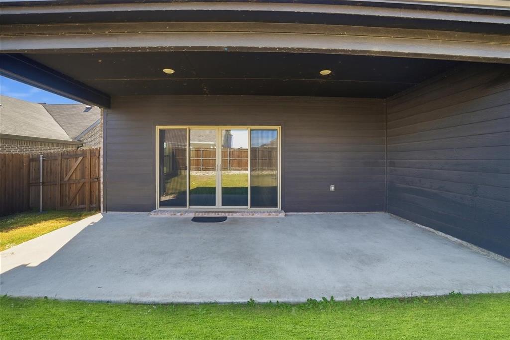 671 Briar Drive, Lavon, TX 75166