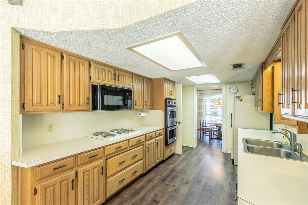 618 Meadowbrooke Drive, Duncanville, TX 75137