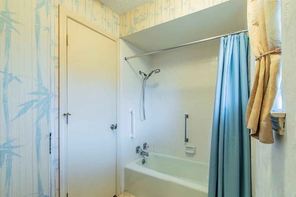 618 Meadowbrooke Drive, Duncanville, TX 75137